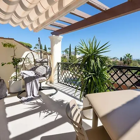 Holiday home Luxurious 4br Designer Retreat In