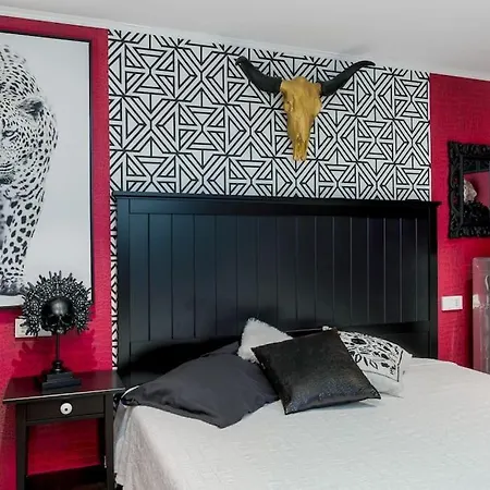 Holiday home Luxurious 4br Designer Retreat In
