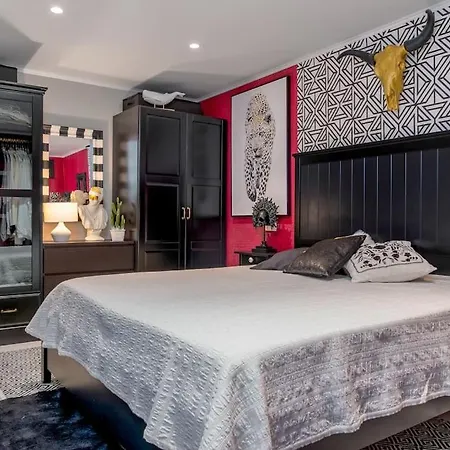 Luxurious 4br Designer Retreat In Holiday home Marbella