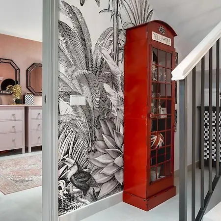 Luxurious 4br Designer Retreat In Marbella