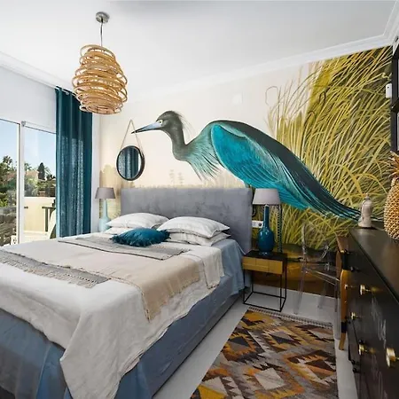 Luxurious 4br Designer Retreat In *