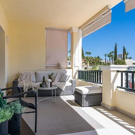 Luxurious 4br Designer Retreat In Marbella
