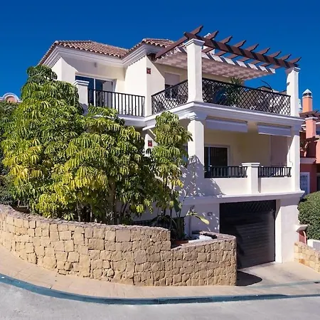 Luxurious 4br Designer Retreat In Holiday home Marbella