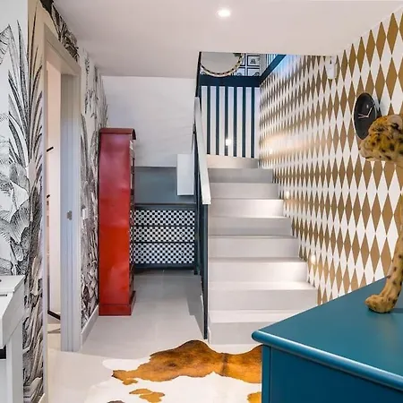 Luxurious 4br Designer Retreat In