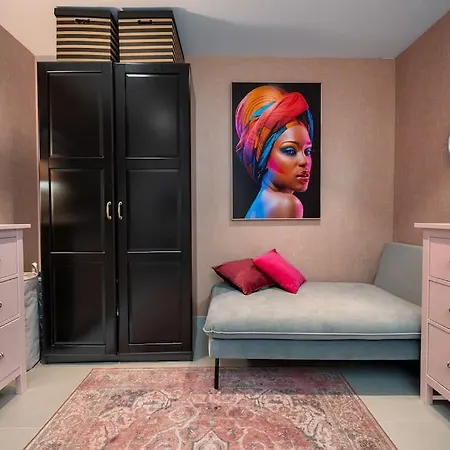 Luxurious 4br Designer Retreat In Marbella
